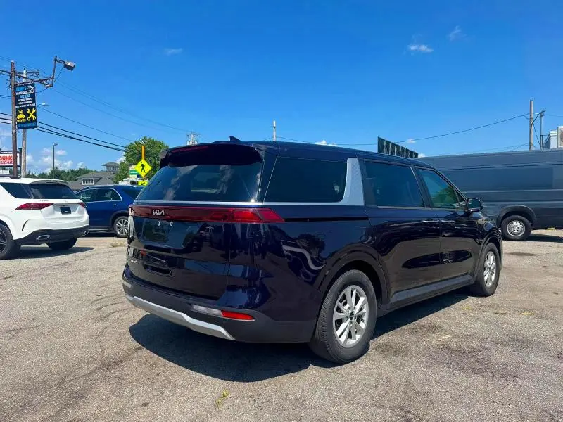 2022 KIA CARNIVAL LX  