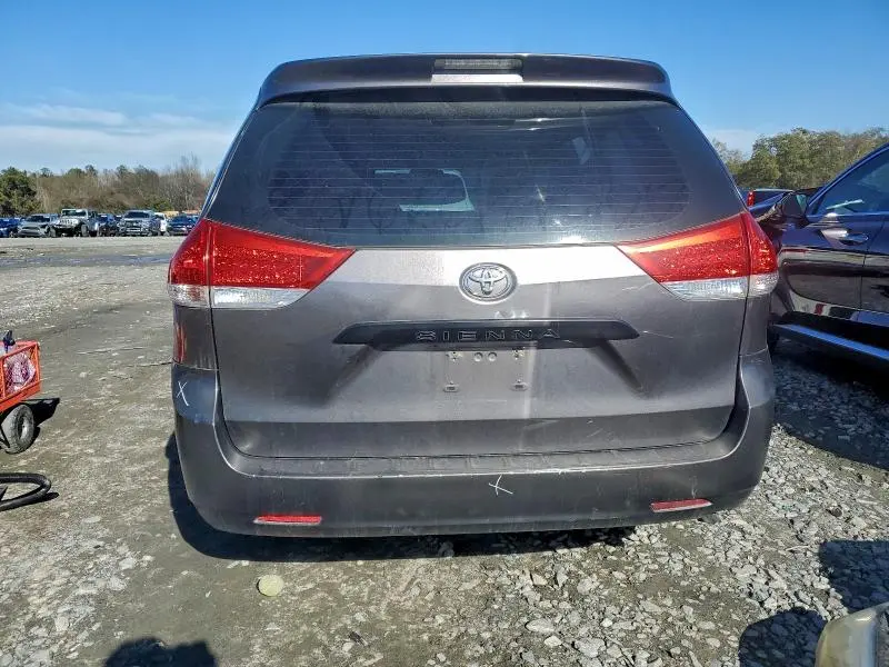 2011 TOYOTA SIENNA   