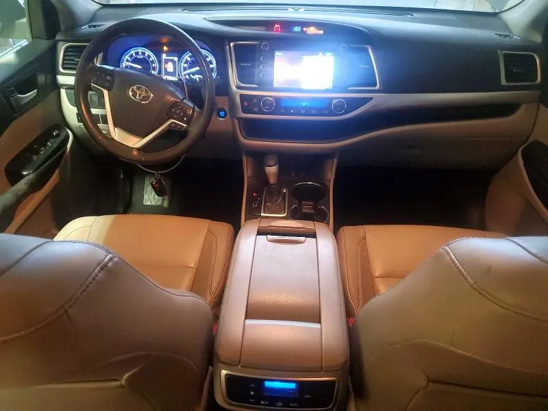 2018 TOYOTA HIGHLANDER SE  