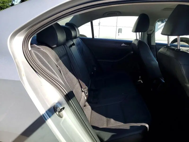 2011 VOLKSWAGEN JETTA SE  
