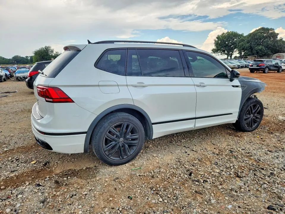 2022 VOLKSWAGEN TIGUAN SE R-LINE BLACK  