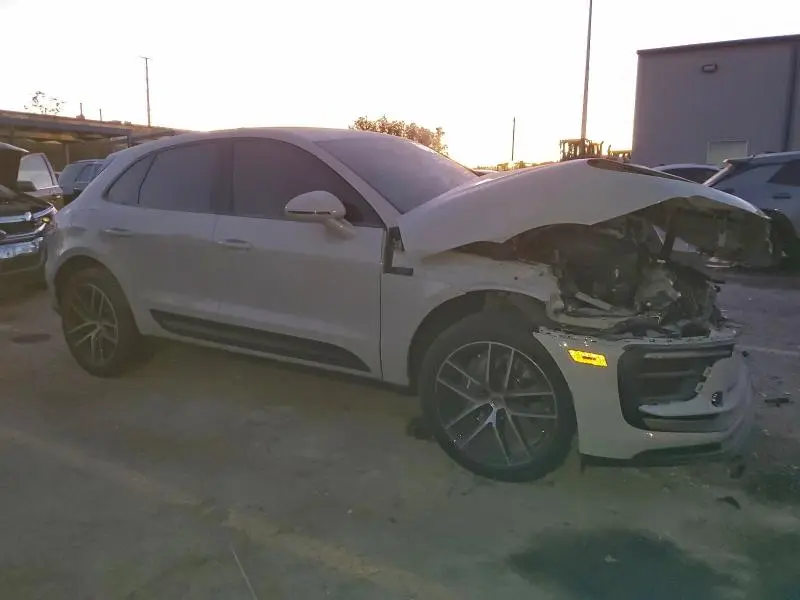 2023 PORSCHE MACAN BASE  