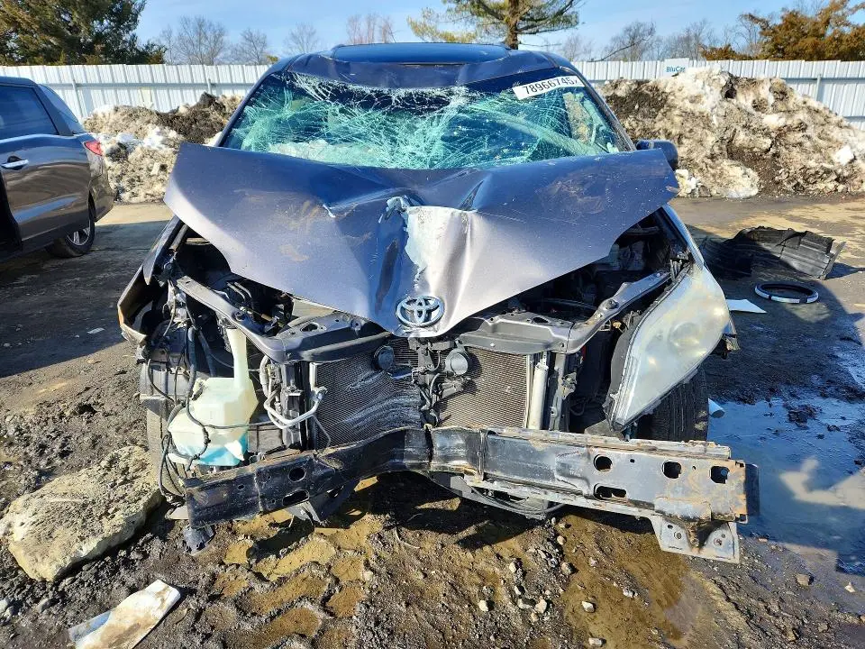 2015 TOYOTA SIENNA XLE 8-PASSENGER  