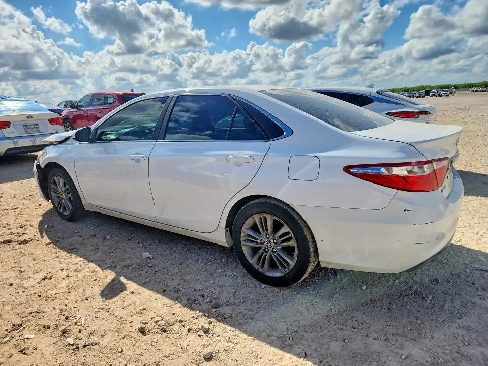 2015 TOYOTA CAMRY SE  