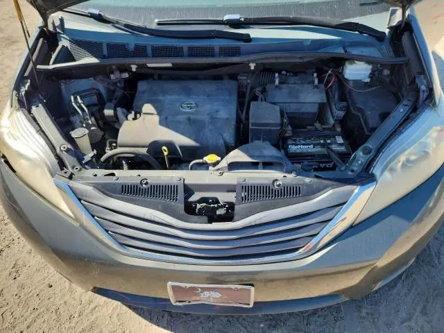 2013 TOYOTA SIENNA XLE