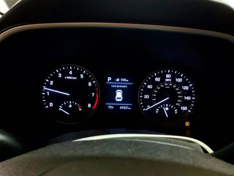 2021 HYUNDAI TUCSON SE  