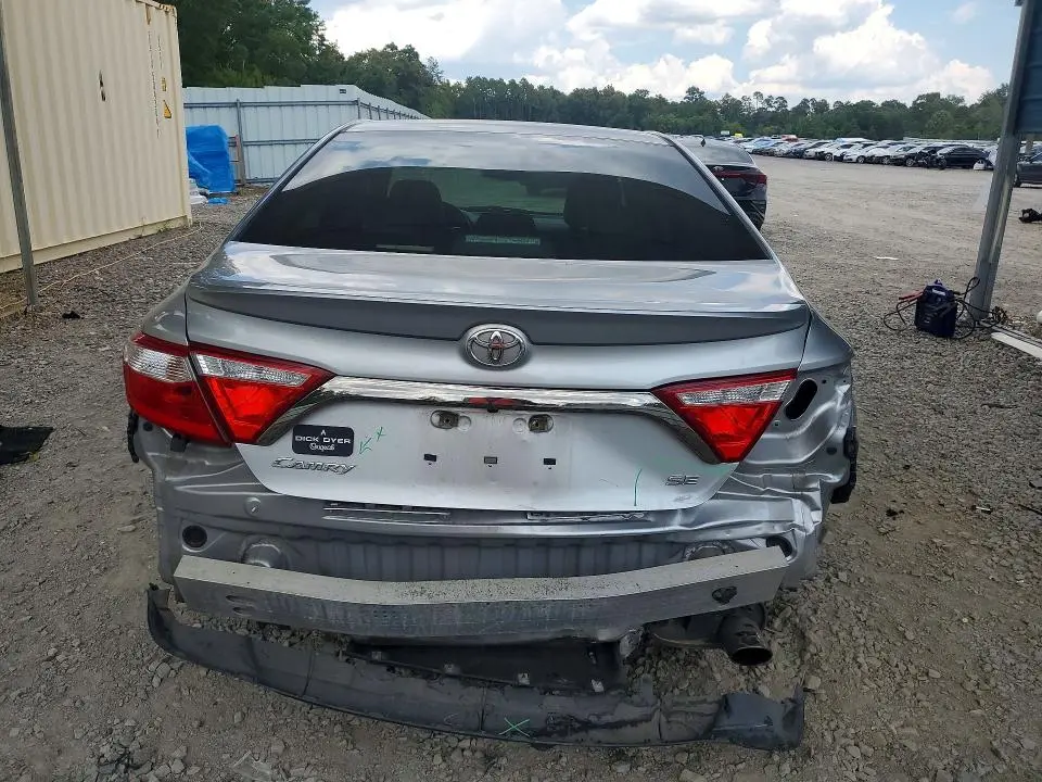 2017 TOYOTA CAMRY SE  