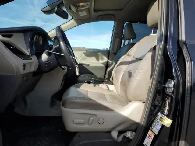 2018 TOYOTA SIENNA XLE  