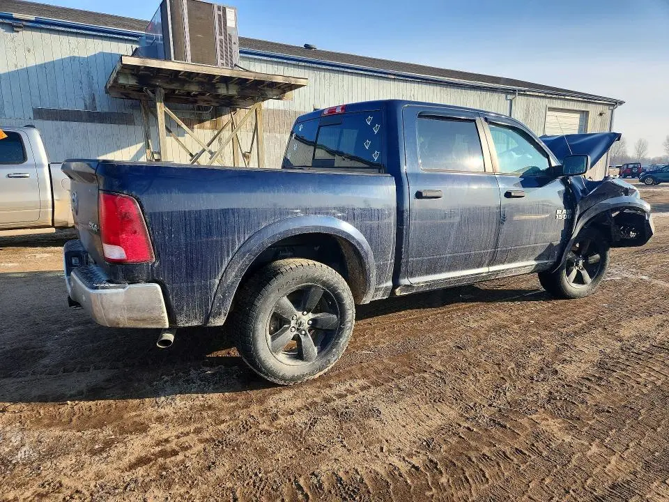 2016 RAM 1500 SLT  