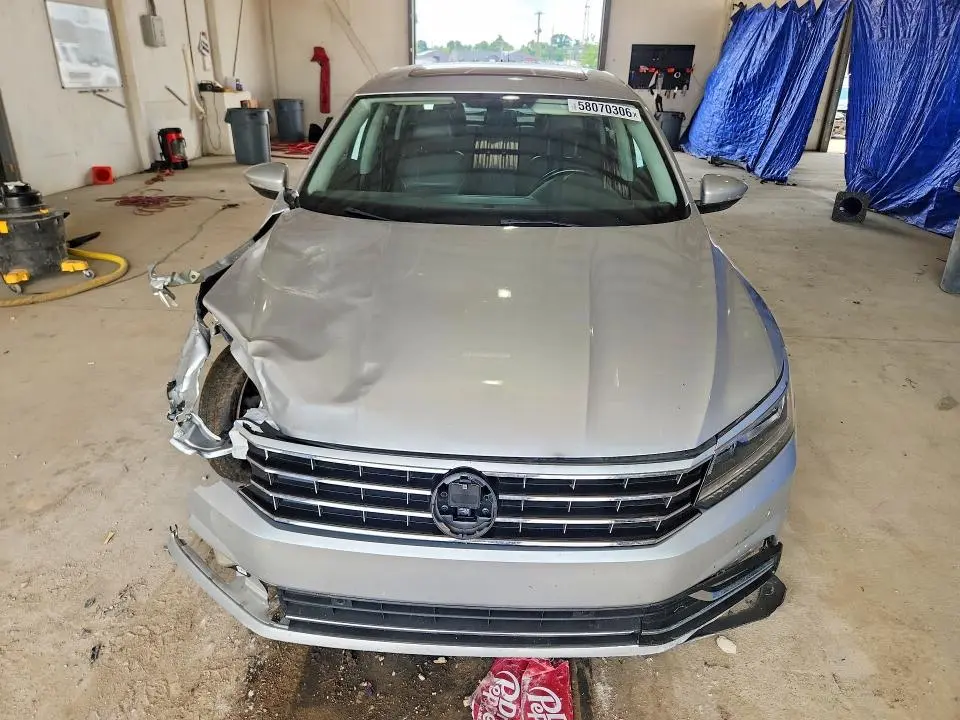 2018 VOLKSWAGEN PASSAT SE  