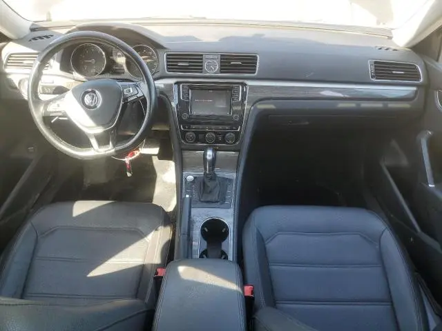 2017 VOLKSWAGEN PASSAT SE  