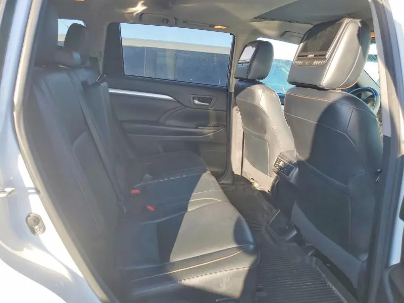 2018 TOYOTA HIGHLANDER SE  