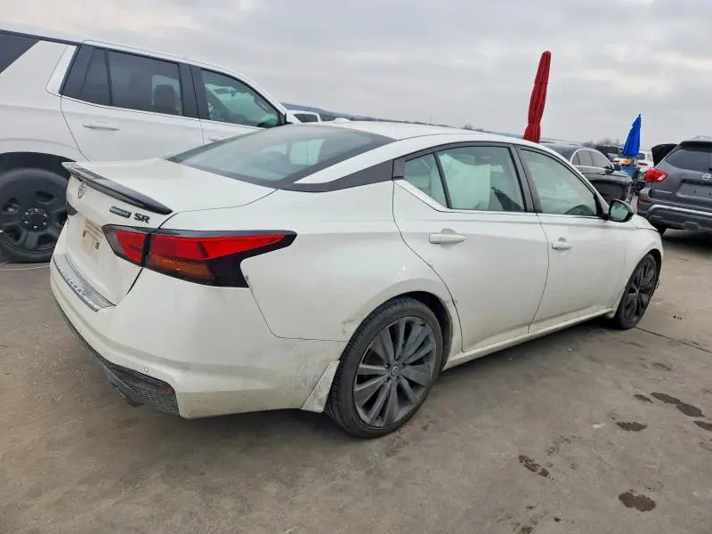 2022 NISSAN ALTIMA SR  