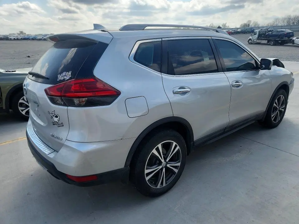 2017 NISSAN ROGUE SL  