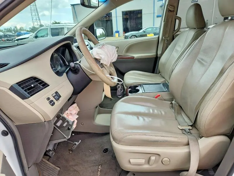 2013 TOYOTA SIENNA XLE 8-PASSENGER  