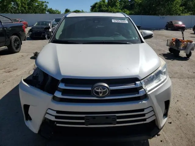 2017 TOYOTA HIGHLANDER SE  