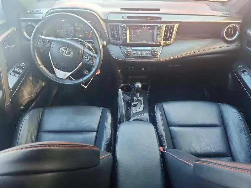 2016 TOYOTA RAV4 SE  