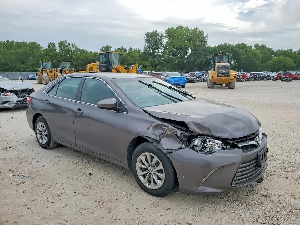 2016 TOYOTA CAMRY LE  