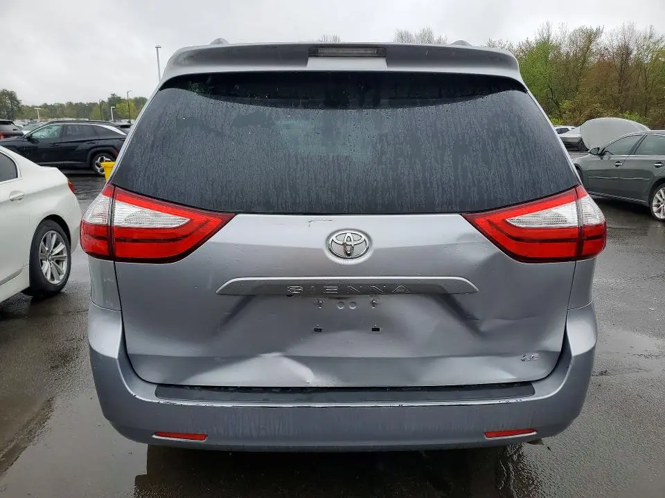 2017 TOYOTA SIENNA LE  
