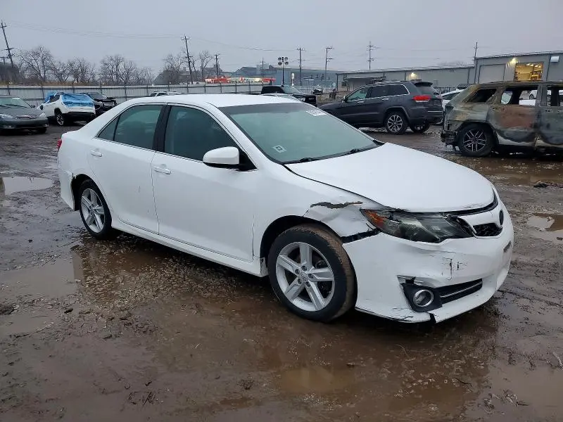 2013 TOYOTA CAMRY SE  