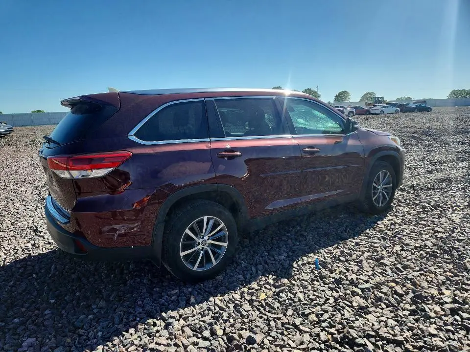 2019 TOYOTA HIGHLANDER XLE  