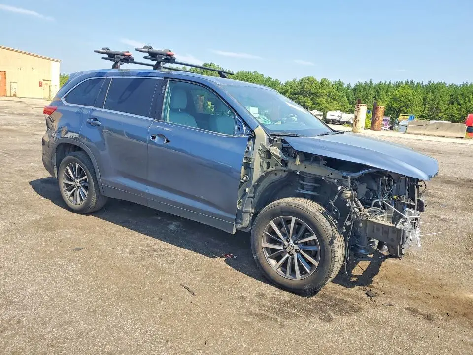 2019 TOYOTA HIGHLANDER XLE  
