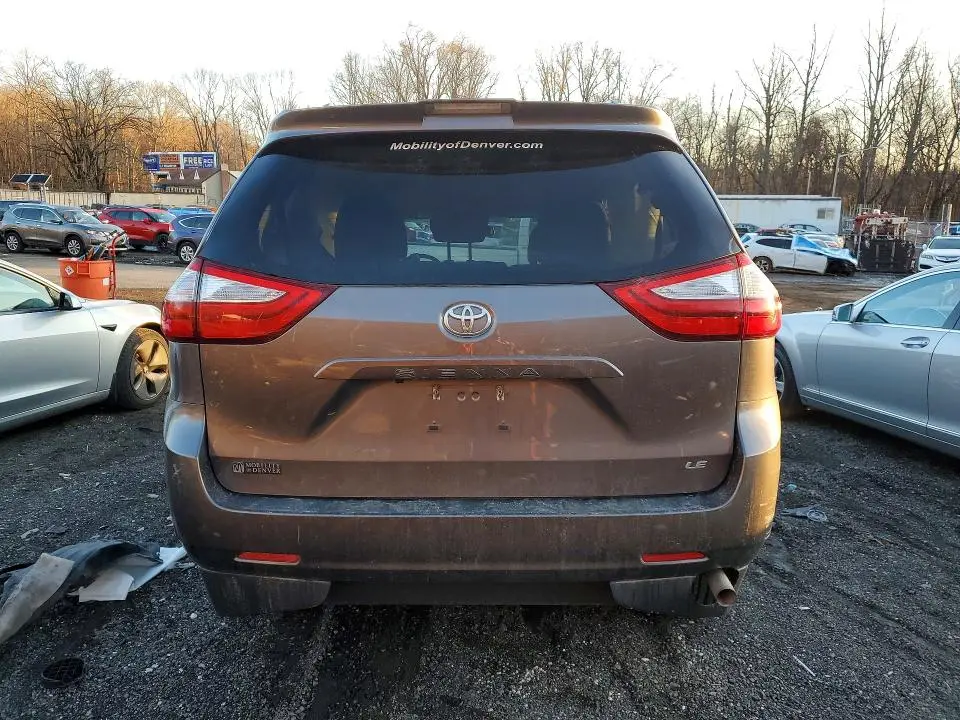 2019 TOYOTA SIENNA LE 8-PASSENGER  