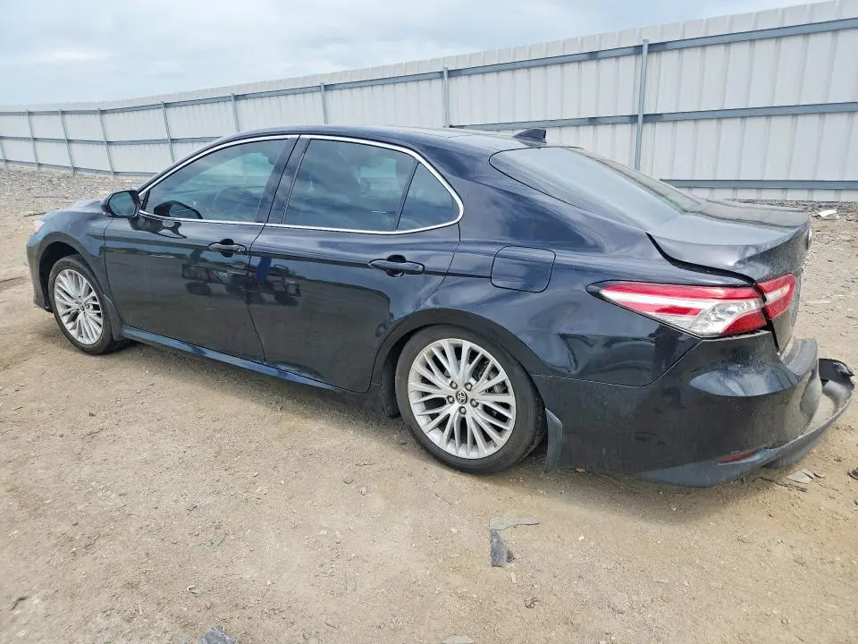 2020 TOYOTA CAMRY XLE  