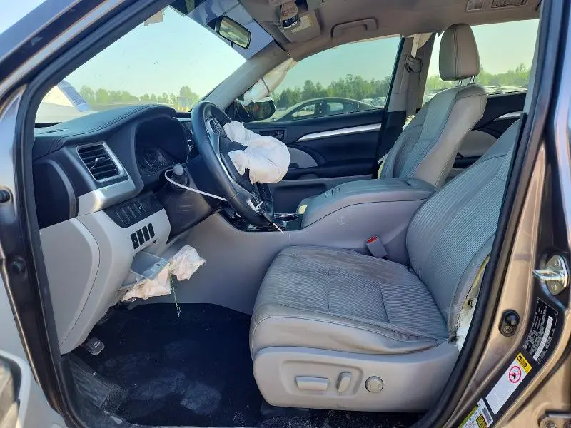 2015 TOYOTA HIGHLANDER LE PLUS  