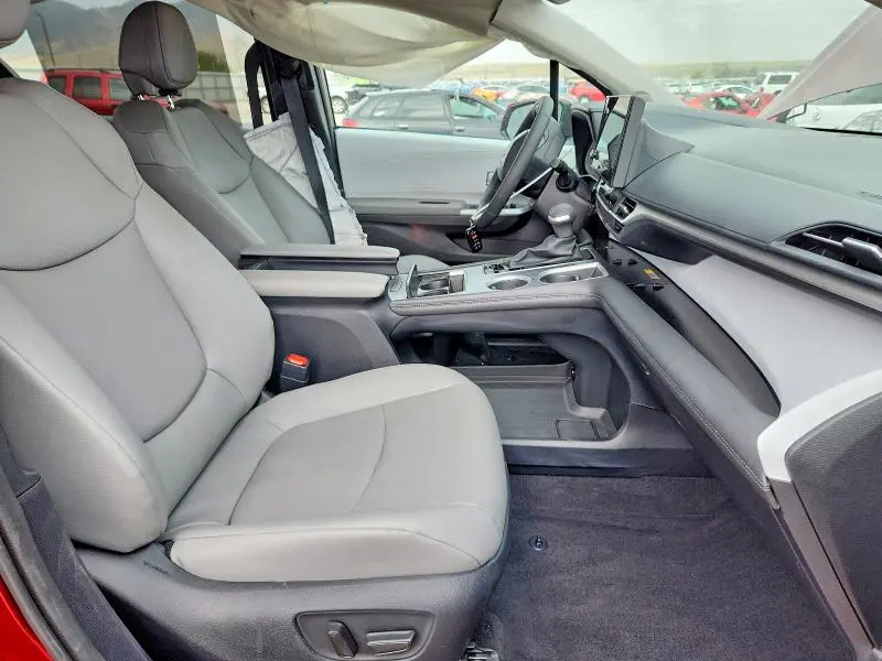 2026 TOYOTA SIENNA XLE 7-PASSENGER  