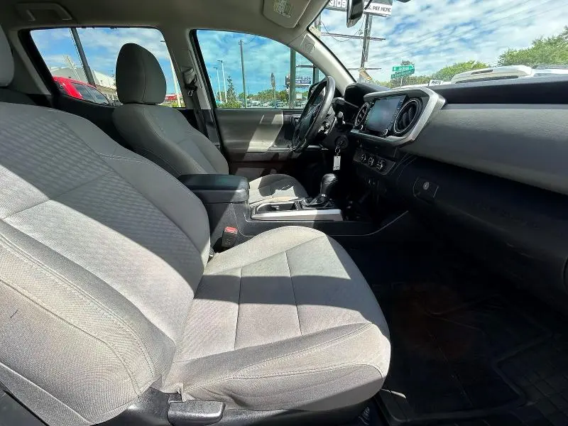 2020 TOYOTA TACOMA SR5 V6  