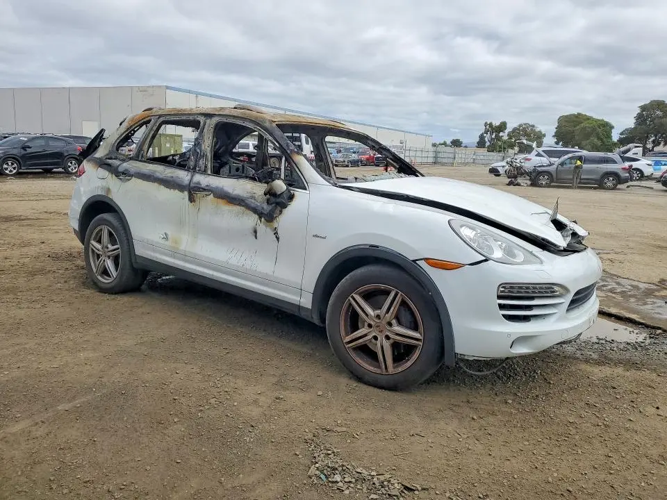 2013 PORSCHE CAYENNE   