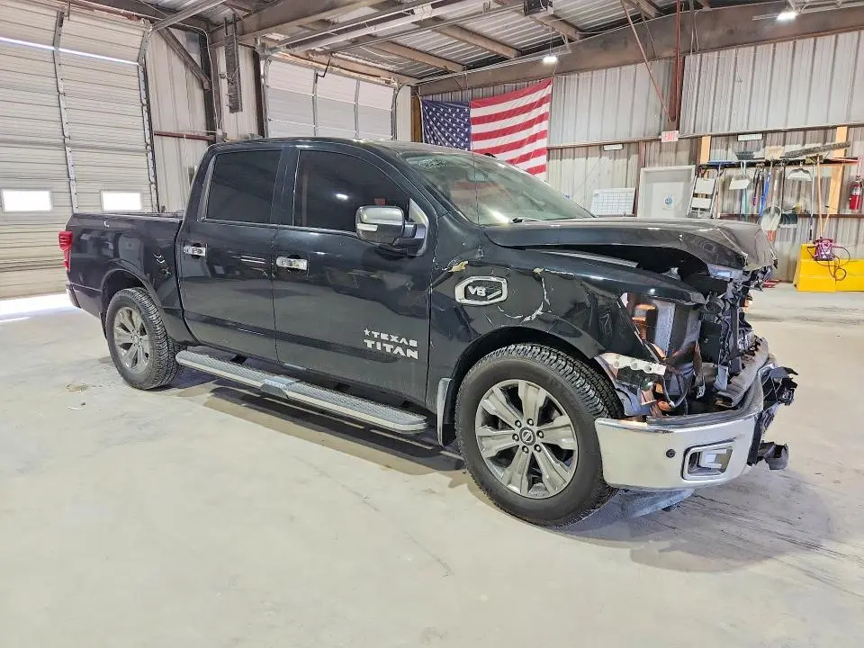 2017 NISSAN TITAN SV  