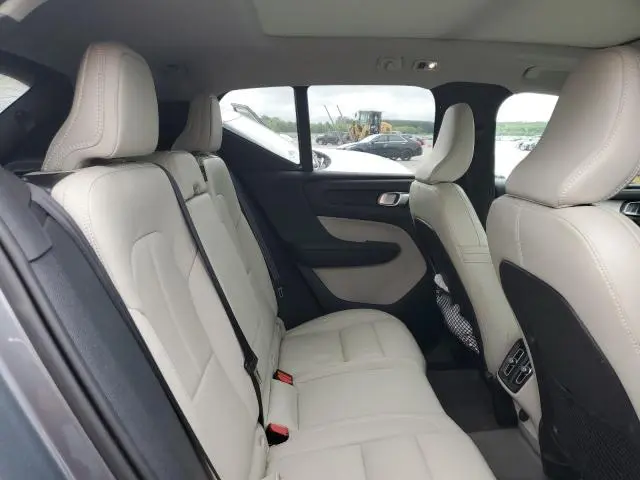 2019 VOLVO XC40 T5 MOMENTUM  