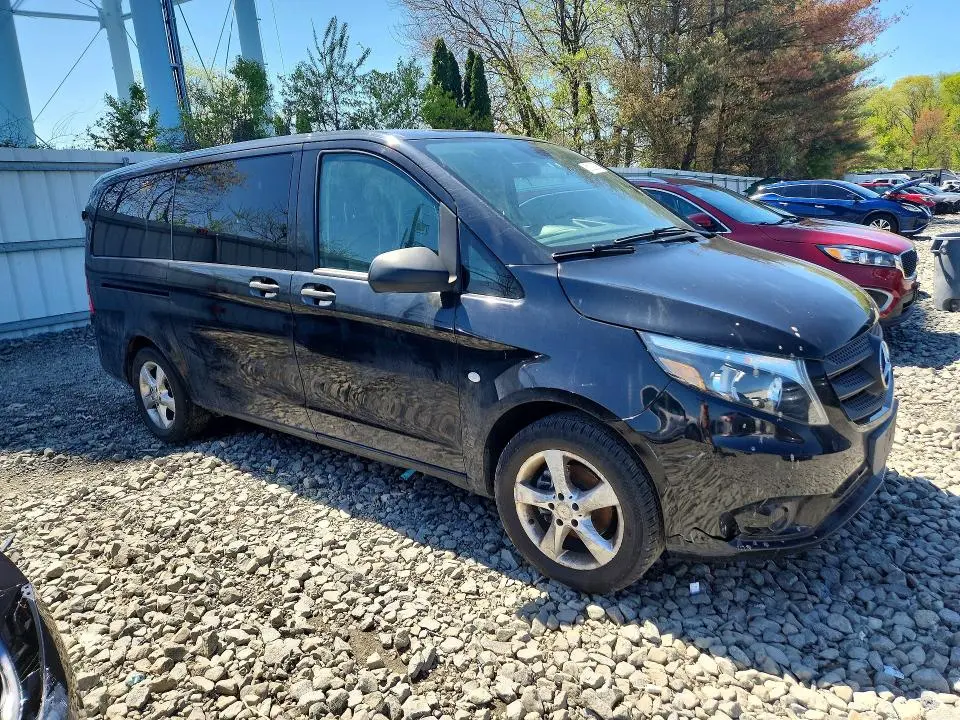 2017 MERCEDES-BENZ METRIS   