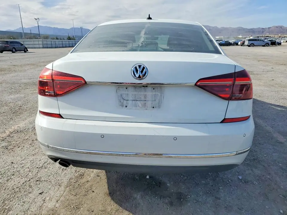 2018 VOLKSWAGEN PASSAT SE  