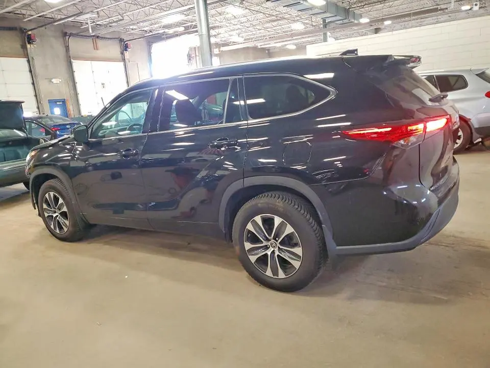 2021 TOYOTA HIGHLANDER XLE  