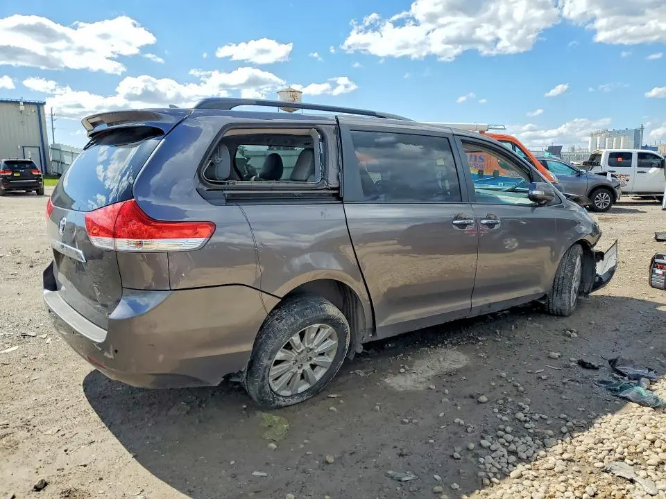 2013 TOYOTA SIENNA LIMITED 7-PASSENGER  