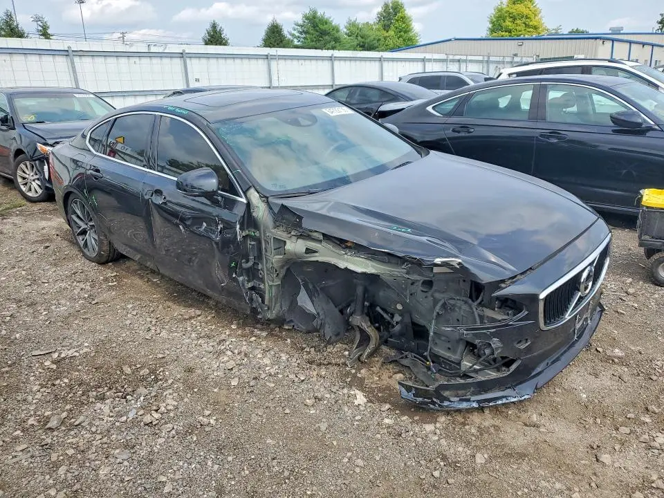 2017 VOLVO S90 T6 MOMENTUM  