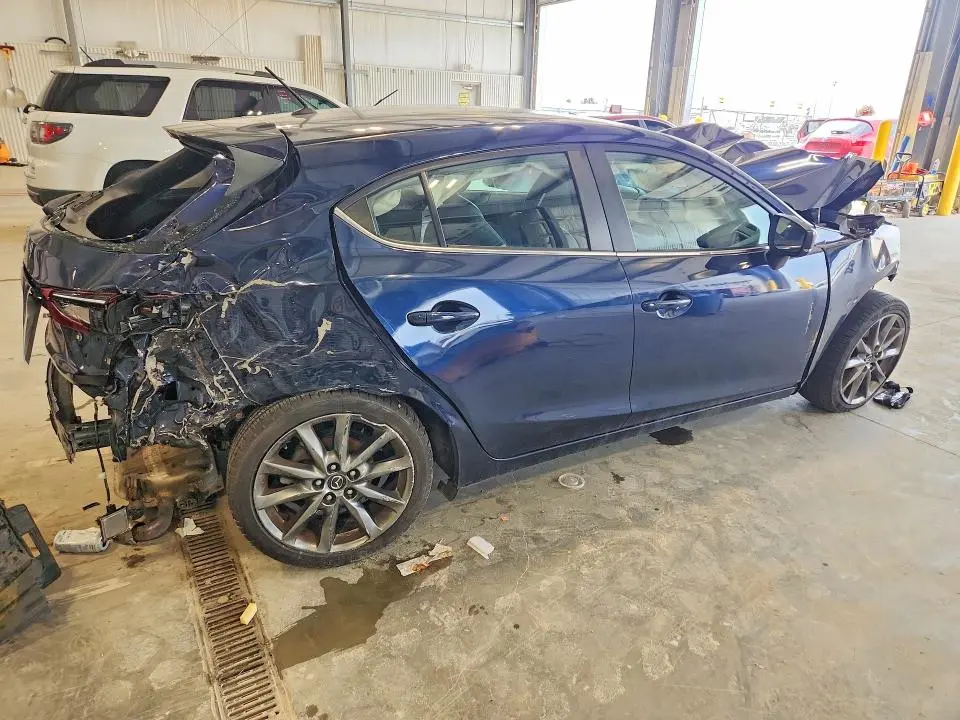 2018 MAZDA 3 TOURING  