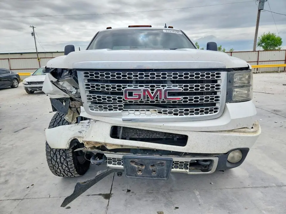 2011 GMC SIERRA K2500 DENALI  