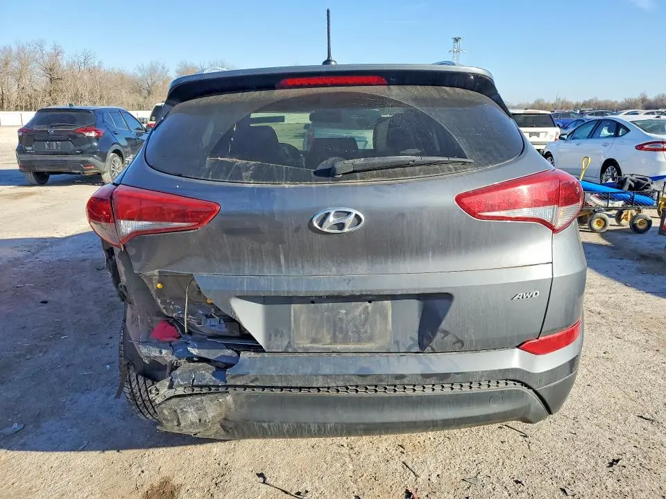 2016 HYUNDAI TUCSON SE  