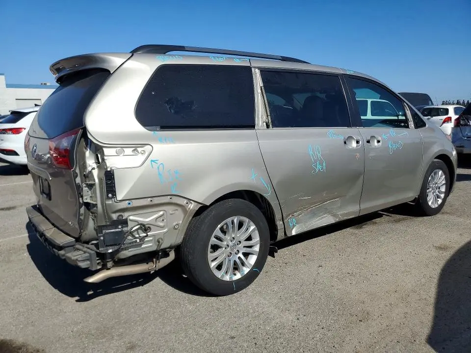 2016 TOYOTA SIENNA XLE 8-PASSENGER  