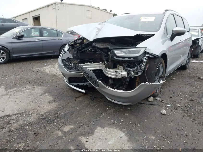 2023 CHRYSLER PACIFICA TOURING L