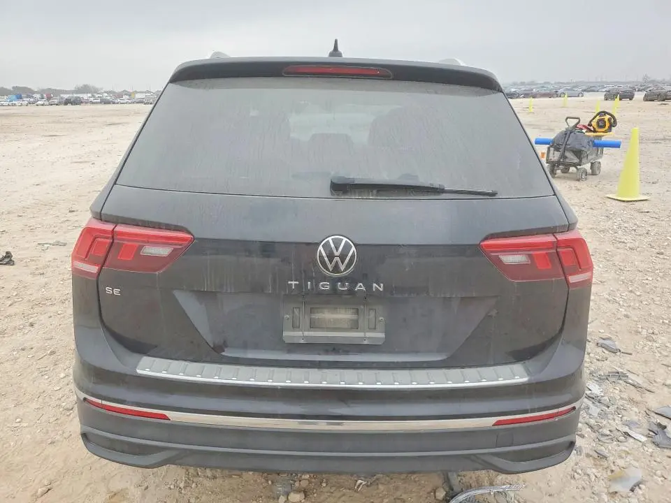 2022 VOLKSWAGEN TIGUAN SE  