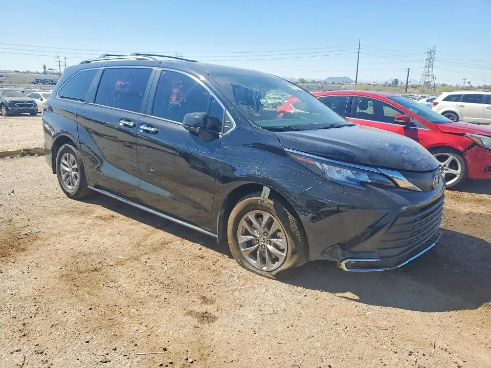 2022 TOYOTA SIENNA   
