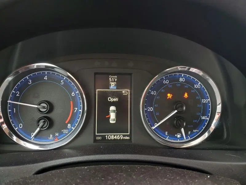 2017 TOYOTA COROLLA SE  