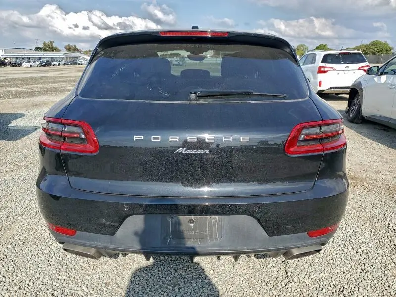 2018 PORSCHE MACAN   