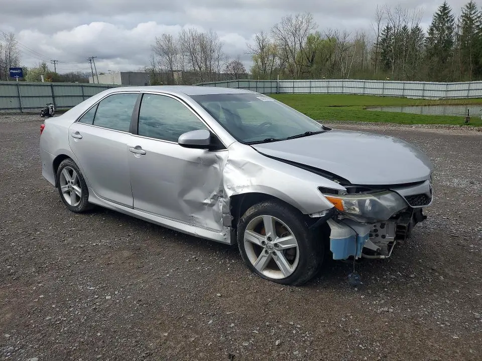 2014 TOYOTA CAMRY SE  