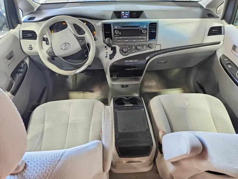 2011 TOYOTA SIENNA LE  